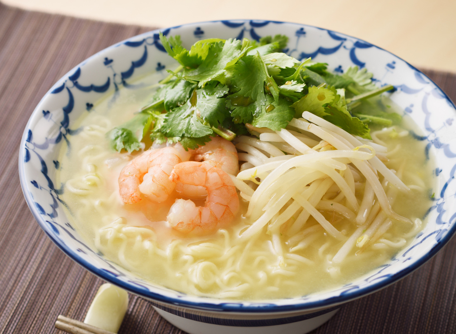 もやしとパクチーでタイ風ラーメン　バミー