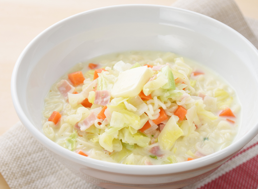 野菜たっぷり！ガリバタ塩ラーメン