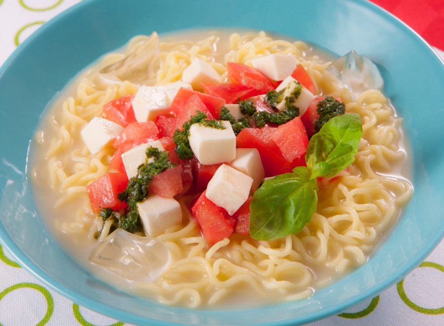 バジル風味のカプレーゼラーメン