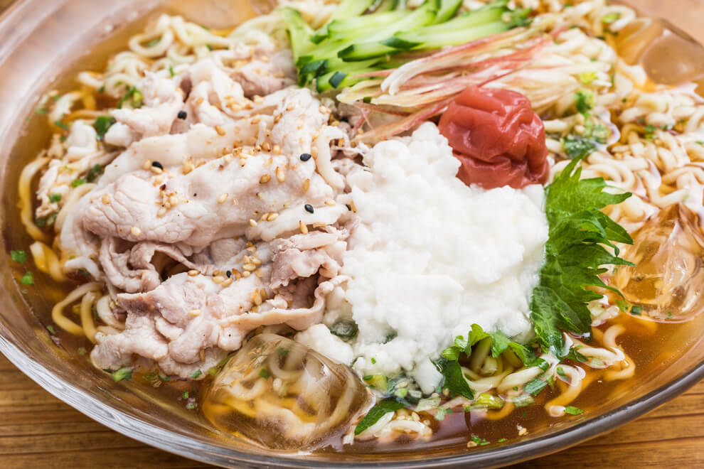 豚しゃぶとろろ梅のごま味冷やしラーメン