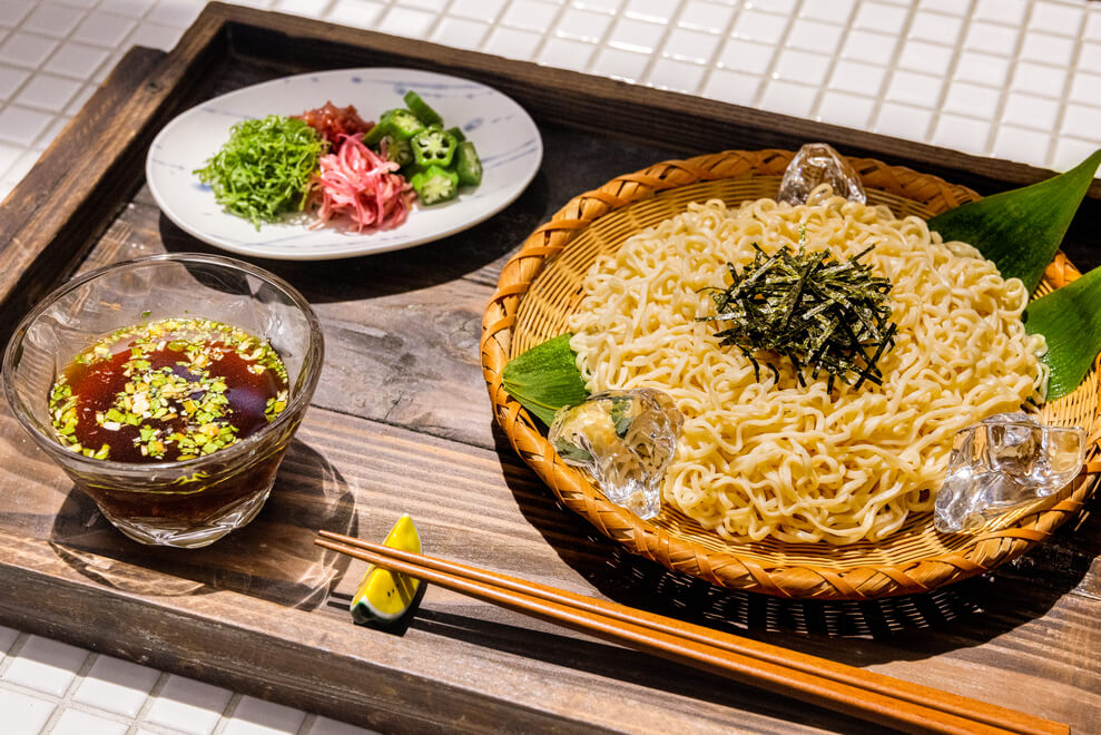 冷やししょうゆざるラーメン