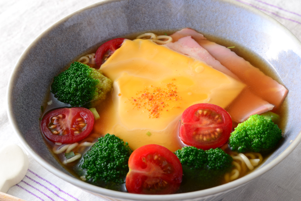 チェダーチーズと彩り野菜のみそラーメン