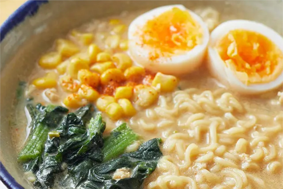 ほうれん草とゆで卵の豆乳みそラーメン