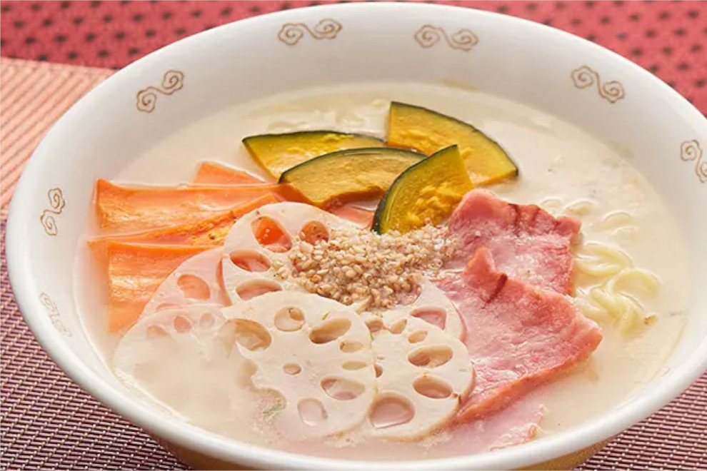 野菜チップスで！冬至の「運」ラーメン