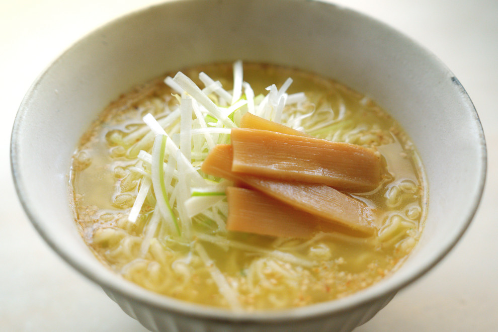 ごまは先に丼へ！塩らーめん