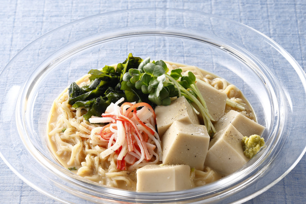 ごま豆腐入り　わさび香る冷やし豆乳しょうゆラーメン