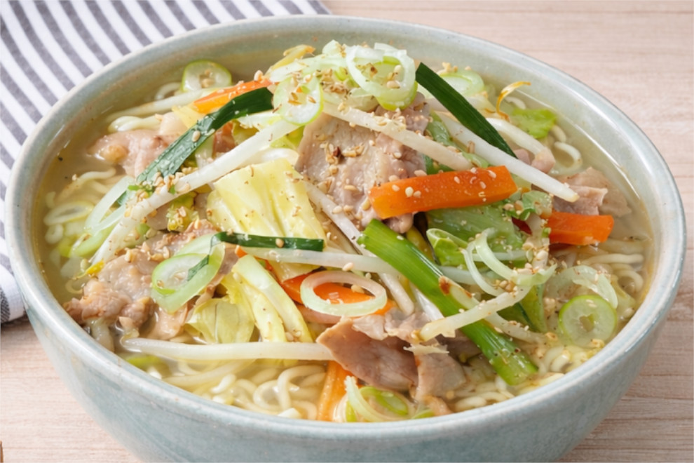 旨だし肉野菜炒めの塩らーめん